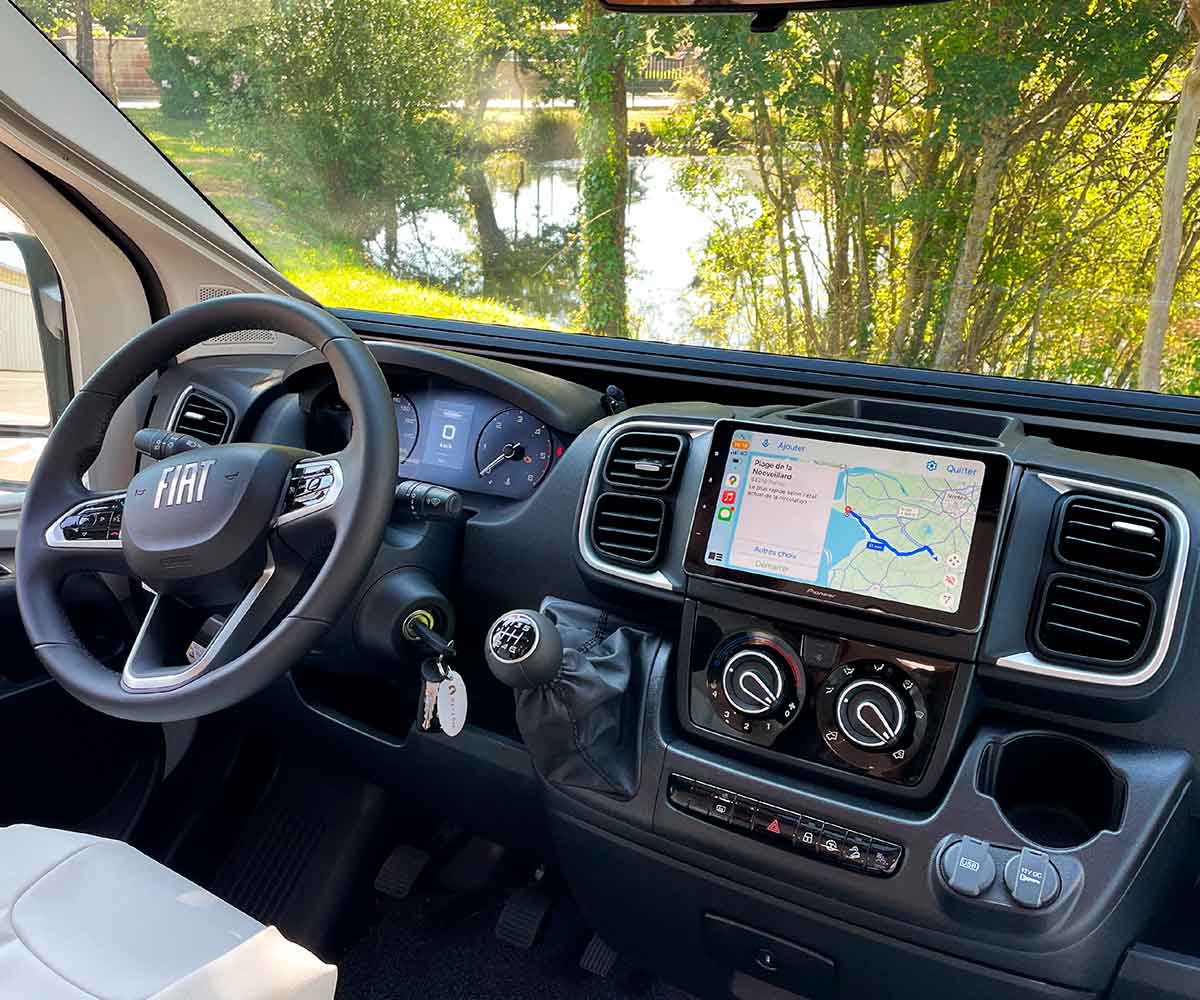 Intérieur d'une soute de camping-car Pilote.