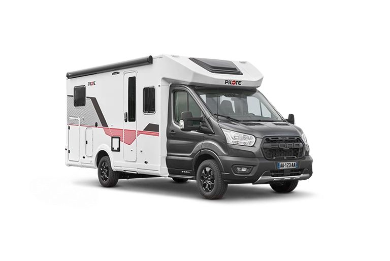 Camping-car profilé étroit Pilote sur porteur Ford gris avec bandes graphiques rouges, vue de trois-quarts